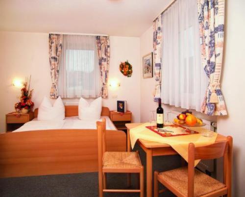 Gasthof Zur Krone Denkendorf  Bilik gambar